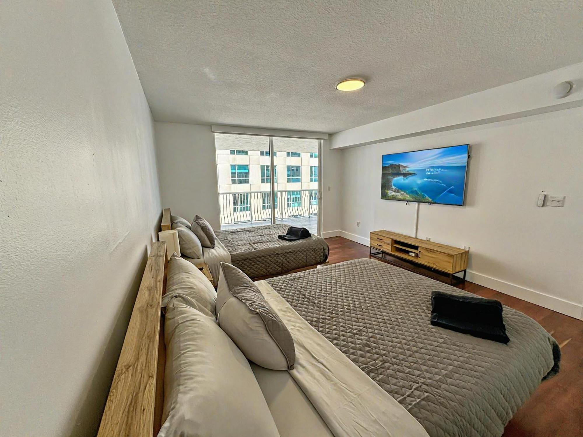 Elegant Centric Vibrant Pool Jacuzzi Free Parking Daire Miami Dış mekan fotoğraf