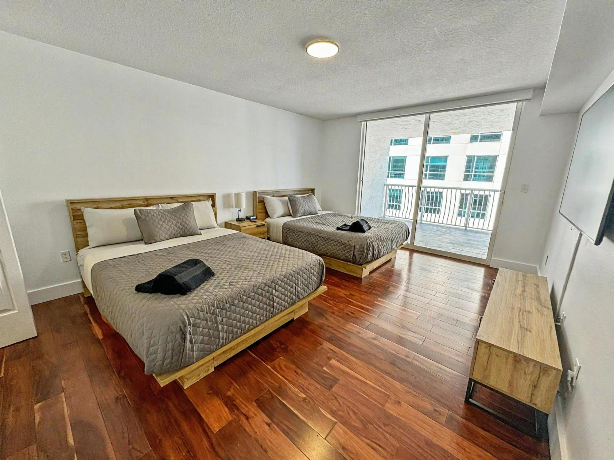Elegant Centric Vibrant Pool Jacuzzi Free Parking Daire Miami Dış mekan fotoğraf